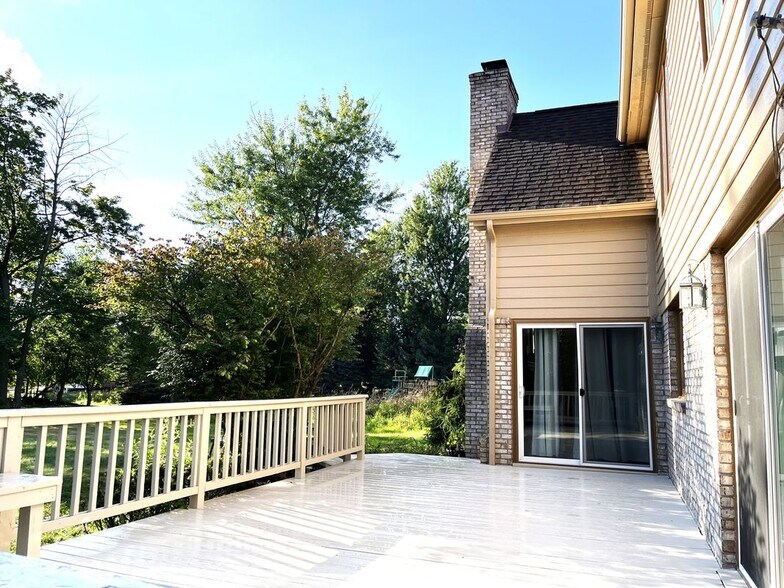 Building Photo - 1841 Grayslake Dr