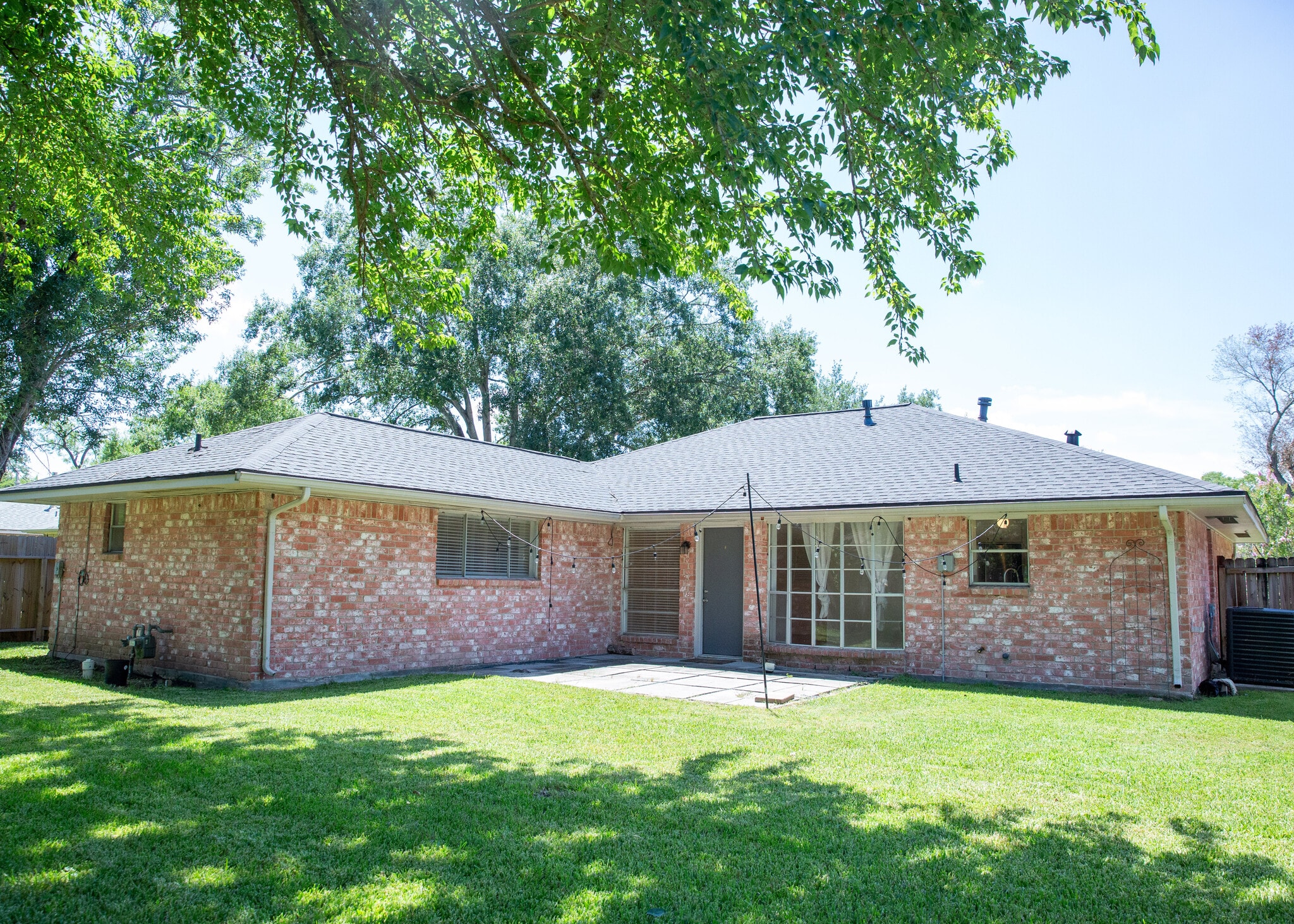 Building Photo - 13602 Fernhill Dr