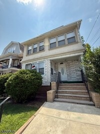 Building Photo - 86 Mapes Ave