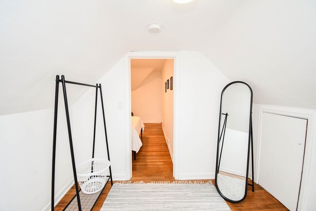 Building Photo - Cozy & Fully Furnished 1-Bedroom Near Sanf...