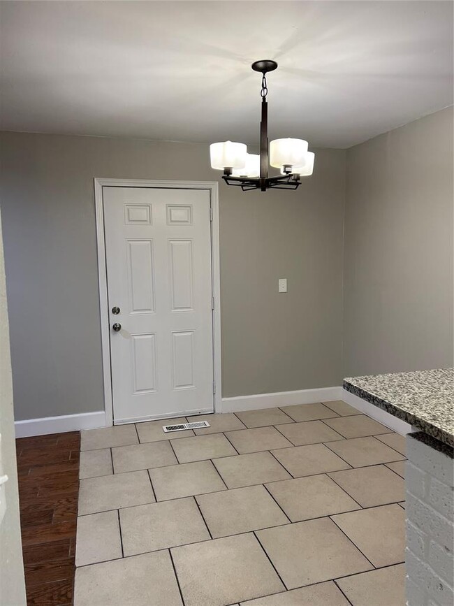 Building Photo - 6804 Lancer Ln