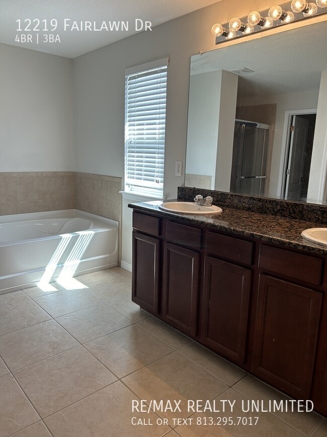 Building Photo - 12219 Fairlawn Dr