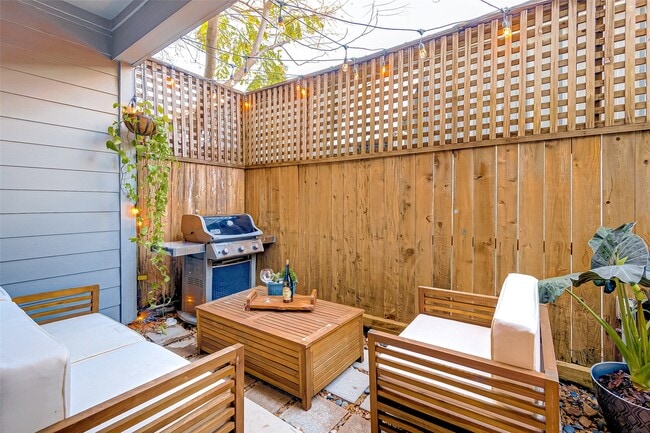 Building Photo - 4308 Lillian St