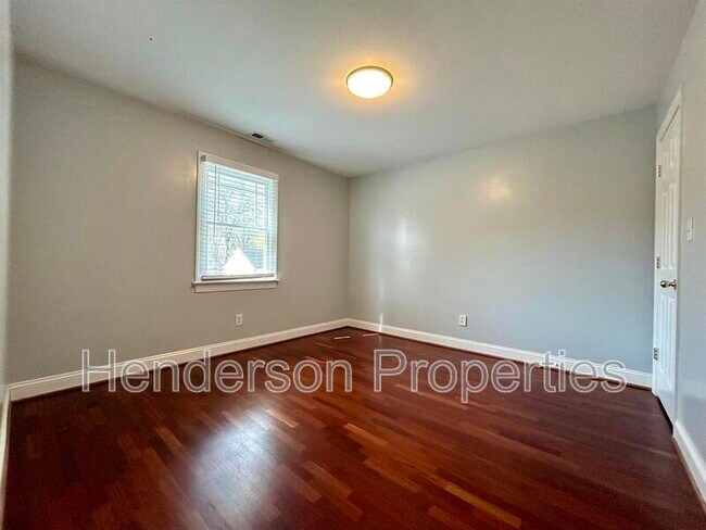 Building Photo - 2229 Chesterfield Ave