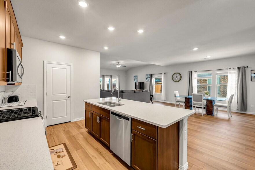 Building Photo - 2104 Bellatrix Dr