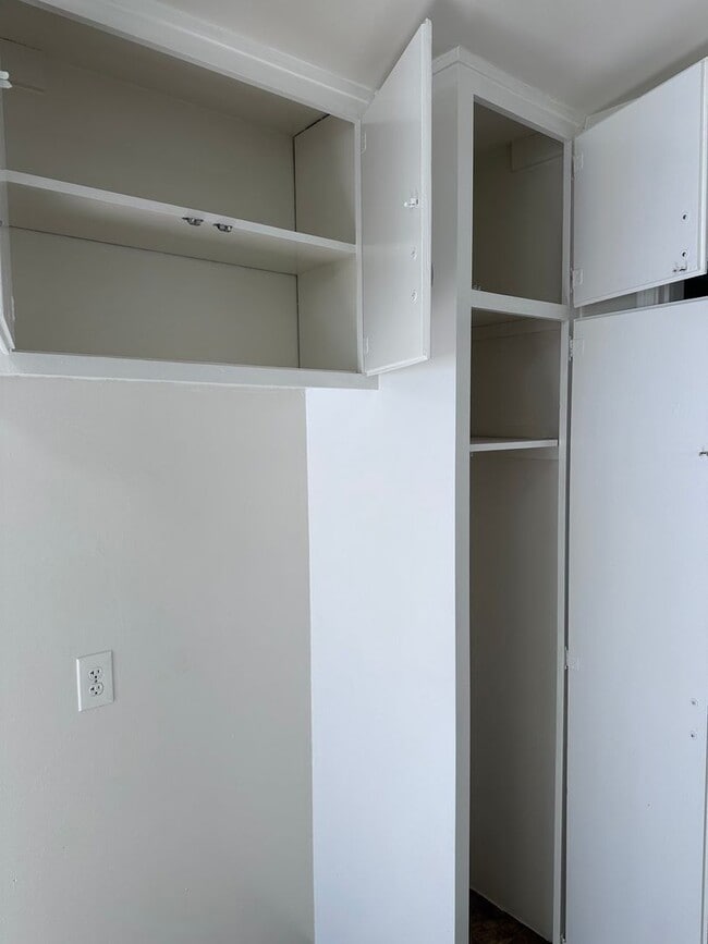 Building Photo - Well Located East Village Studio