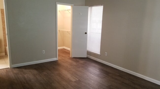 Building Photo - 6602 Harbor Town Dr