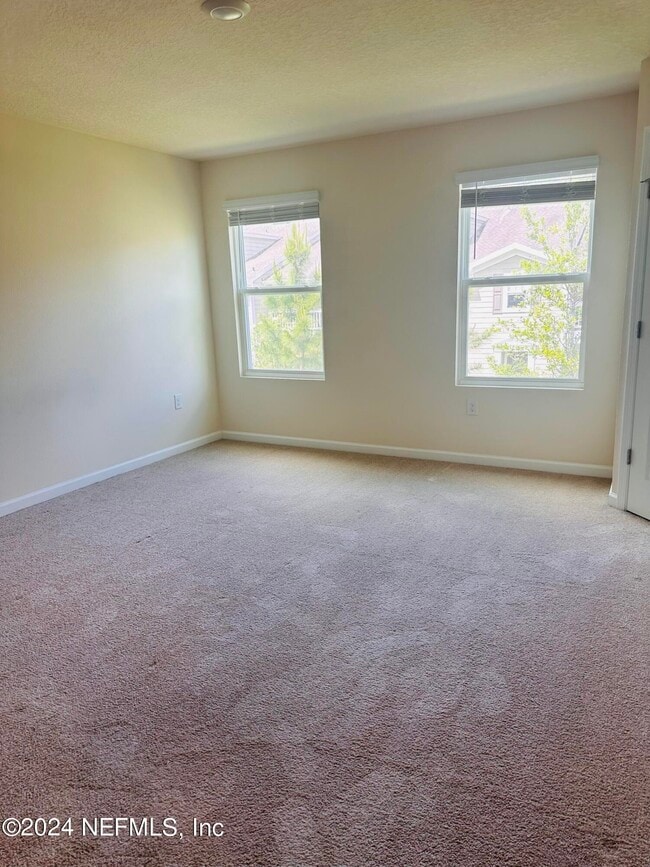 Building Photo - 9549 Star Dr