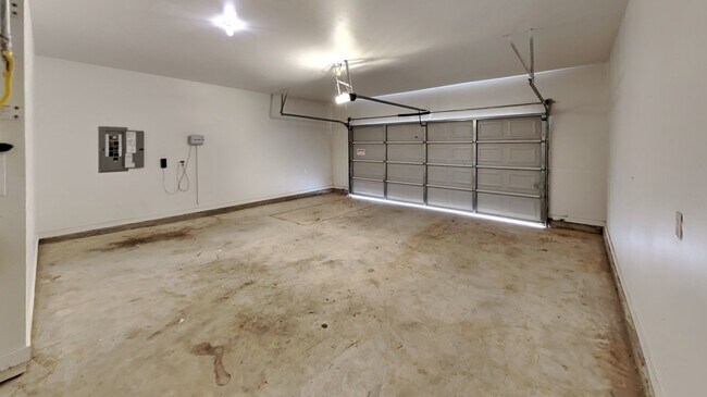 Building Photo - Luxury Modern 3 Bedroom 2.5 Bathroom Home with a Bonus Room in Deer Creek Schools (Neighborhood P...