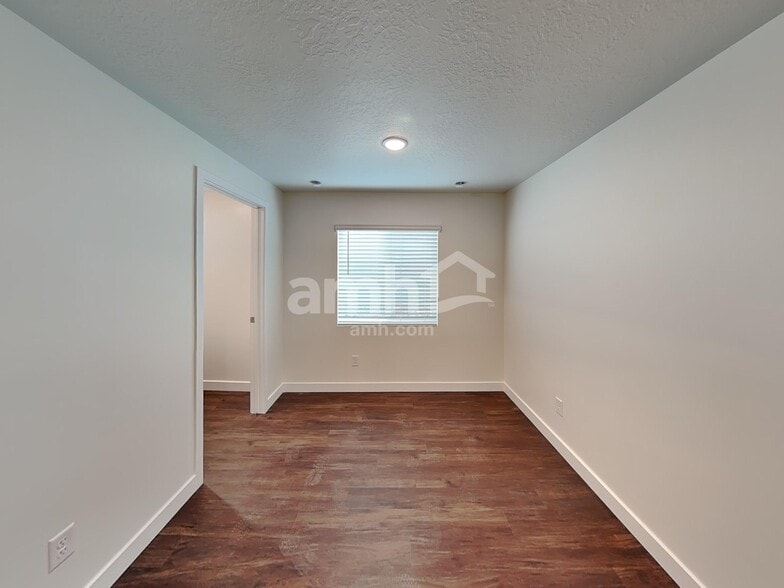 Building Photo - 8972 Royal Ln