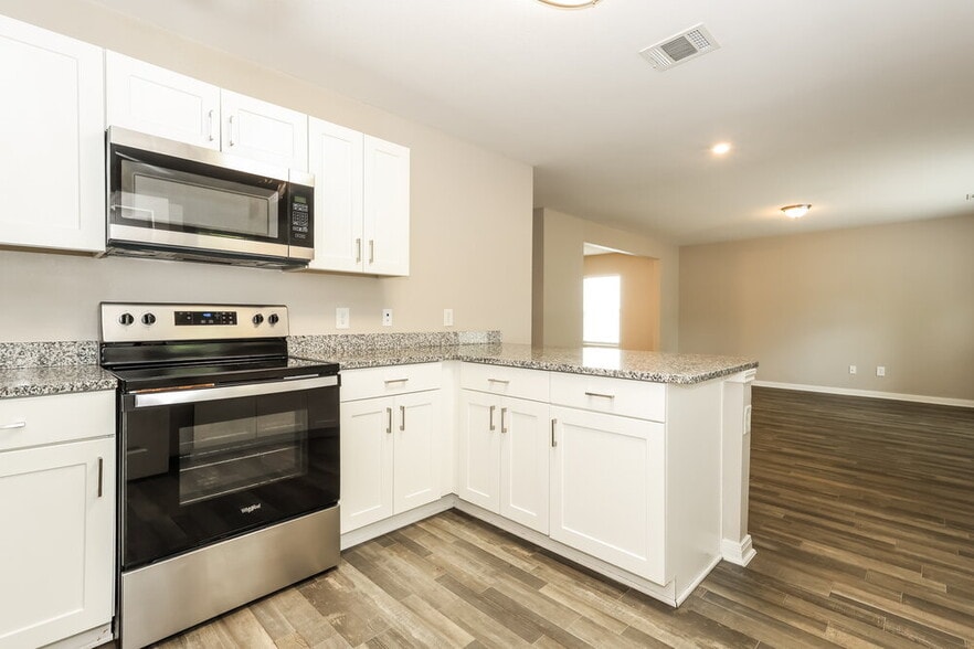 Building Photo - 15653 Del Norte Dr
