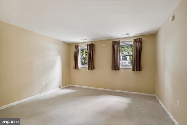 Building Photo - 7230 Taveshire Wy