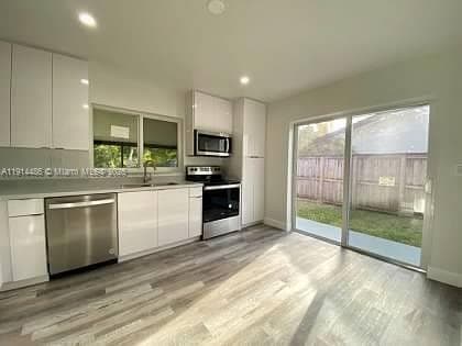 Building Photo - 2441 SW 124th Ave