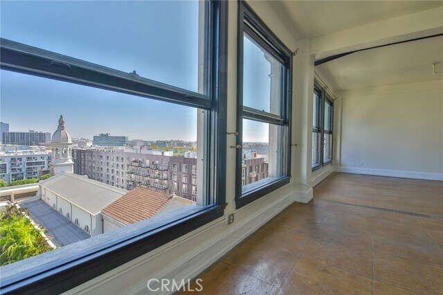 Building Photo - 108 W 2nd St