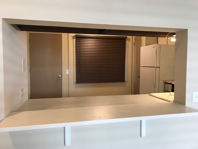 Building Photo - 811 S La Grange Rd