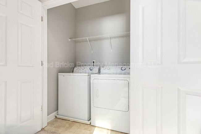 Building Photo - 15125 Jade St