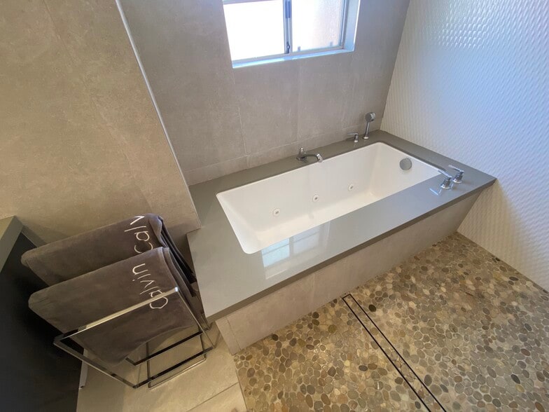 Building Photo - 5200 White Oak Ave