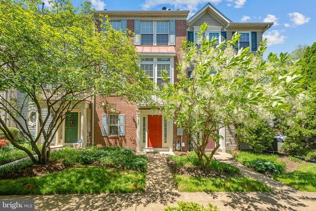 Building Photo - 956 Harrison Cir