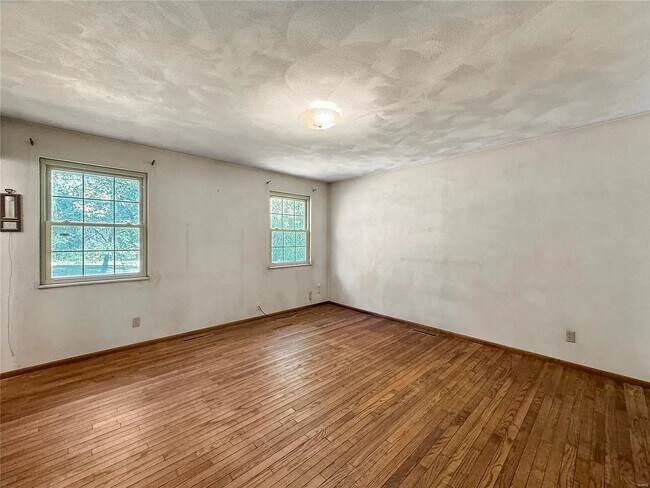 Building Photo - 113 Warrensburg Dr