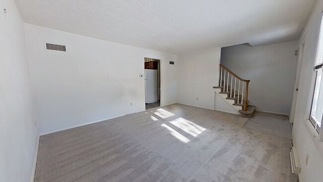 Building Photo - Townhouse Living in York Township with Garage