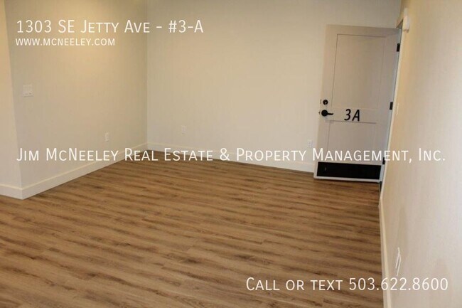 Building Photo - 1303 SE Jetty Ave