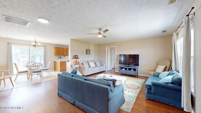 Building Photo - 177 Avis Dr