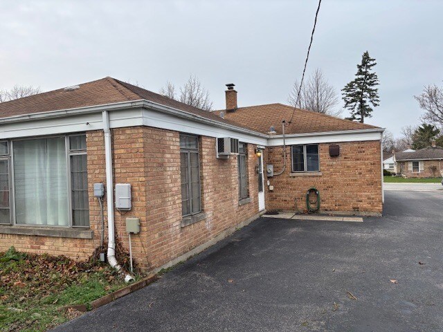 Building Photo - 2223 Hawthorne Rd