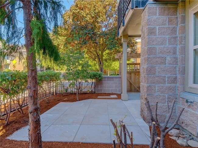 Building Photo - 722 Nob Hill Ave N