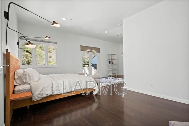 Building Photo - 9842 Portola Dr