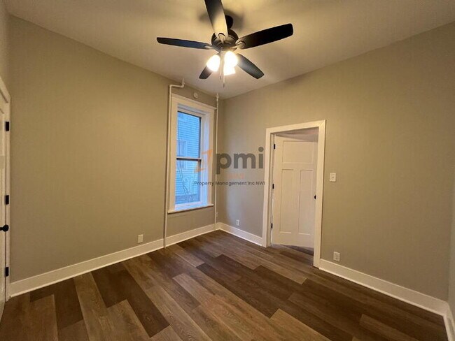 Building Photo - 509 E Commercial Ave