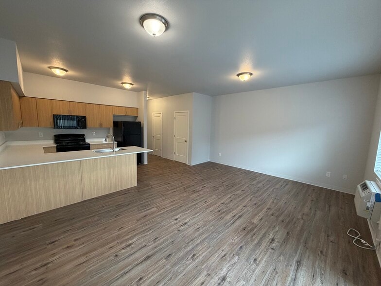 Building Photo - 8001 Oneil Rd NE