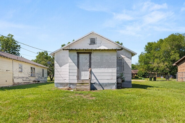 Building Photo - 807 W Sabine St