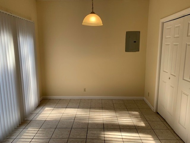 Building Photo - "Charming 2-Bedroom Duplex Retreat with 2.5 Baths in Greenville – Your 1116 Sq. Ft. Sanctuary Awa...