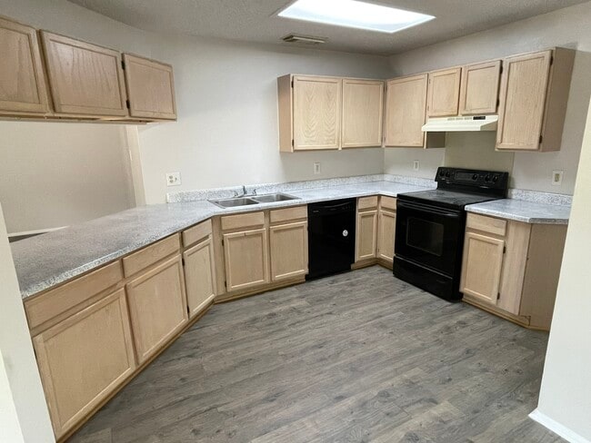 Building Photo - 9235 Ridge Post