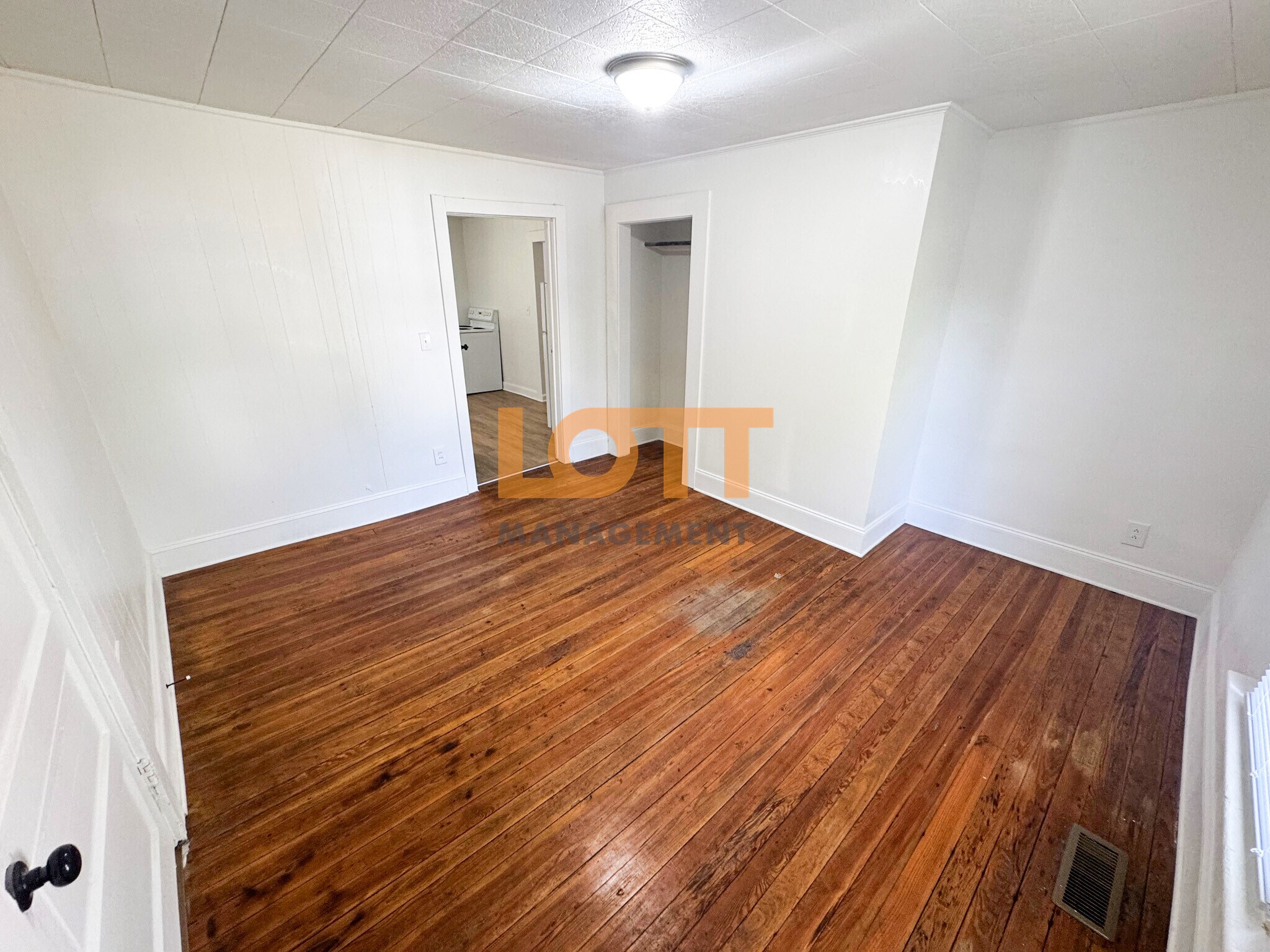 Building Photo - 24 Looper St