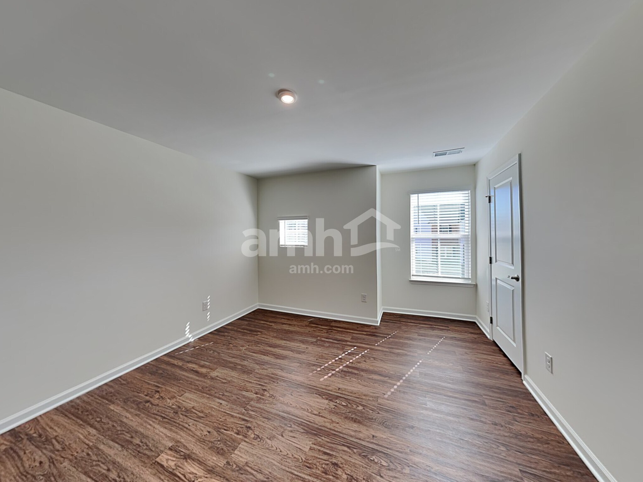 Building Photo - 561 Larragan Dr