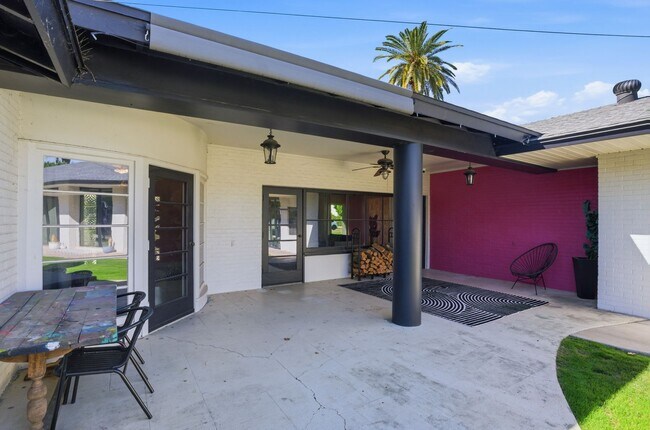 Building Photo - FULLY FURNISHED EXECUTIVE PHOENIX COUNTRY CLUB HOME IN GATED COMMUNITY