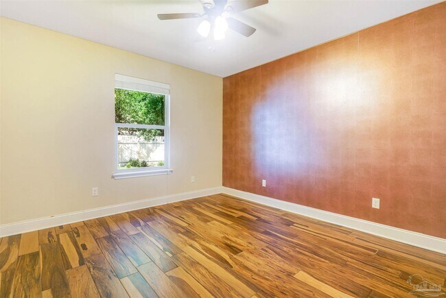 Building Photo - 305 Friar Tuck Rd