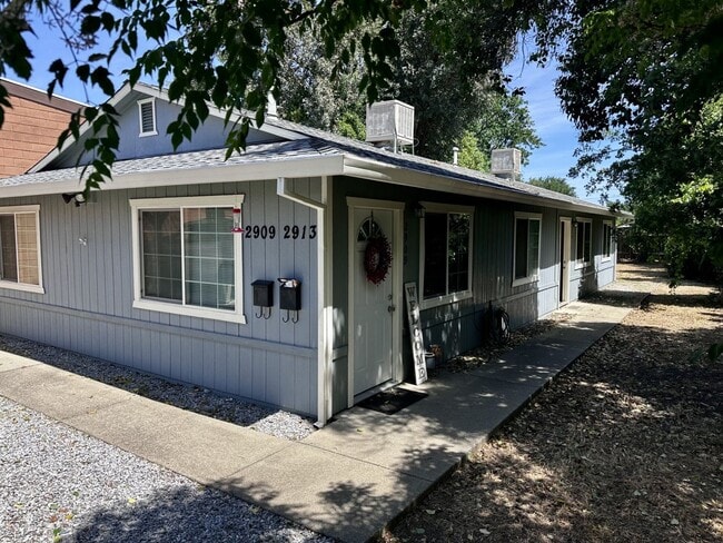 Primary Photo - eaststreet***2909-2913