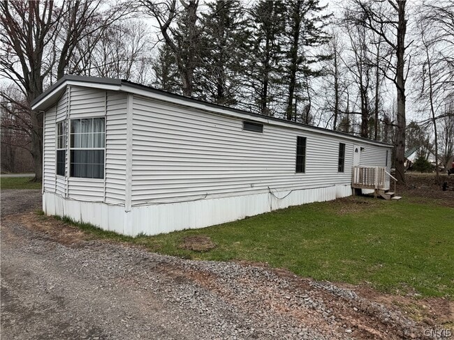 Building Photo - 15 Oswego St