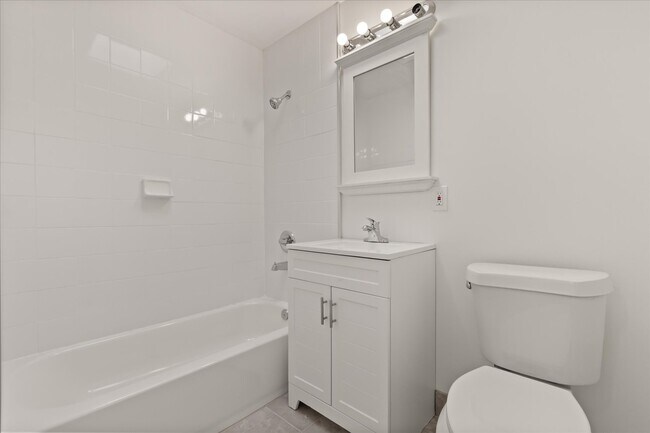 Building Photo - 4823 Pine Needle Dr