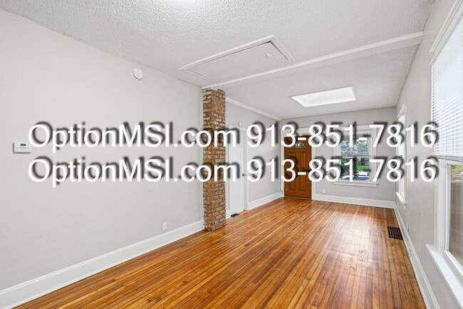 Building Photo - West Plaza!!!