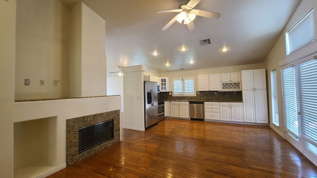 Building Photo - 1413 Iron Springs Dr