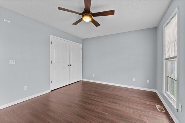 Building Photo - Welcome to your Perfect Home:  3BD, Hardwo...