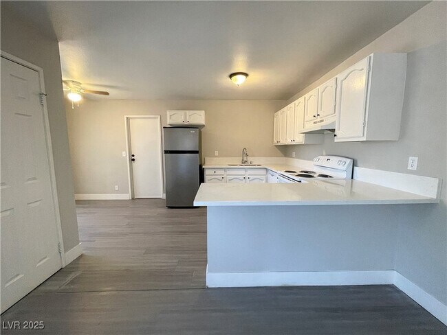 Building Photo - 5187 Garden Ln