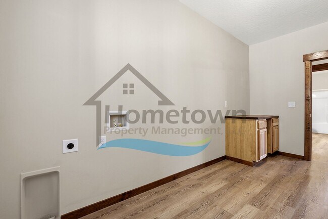 Building Photo - 4 Bedroom 2 Bathroom Home with Attached 2-Car Garage Available in Blanchard!