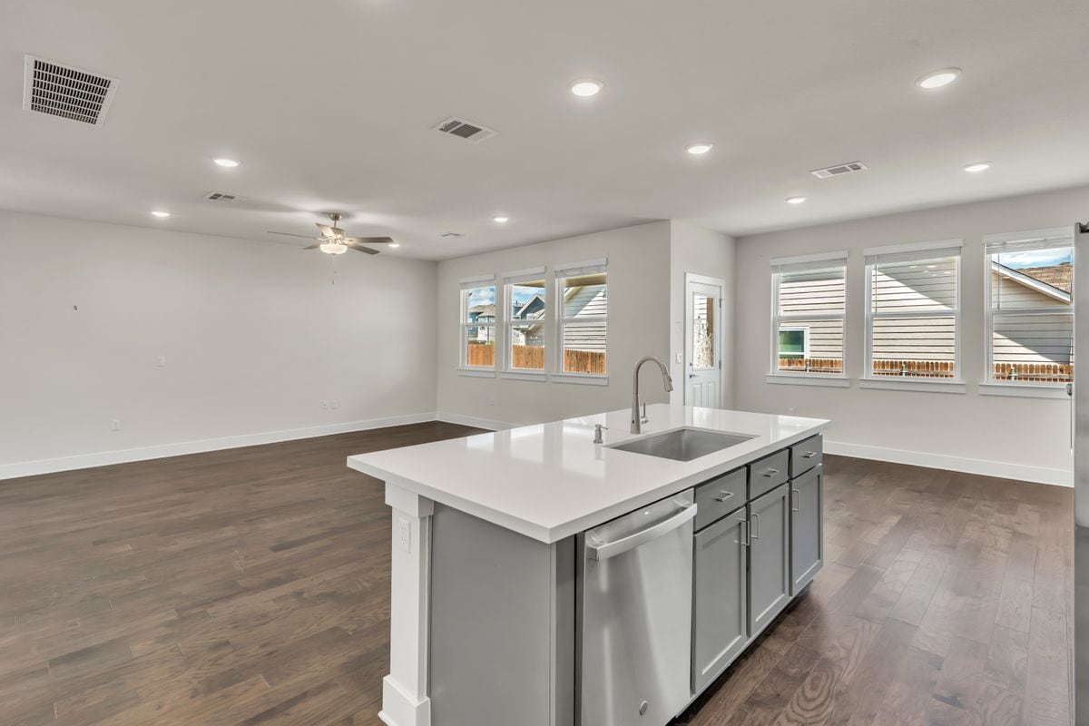 Building Photo - 15607 Ellinger Dr
