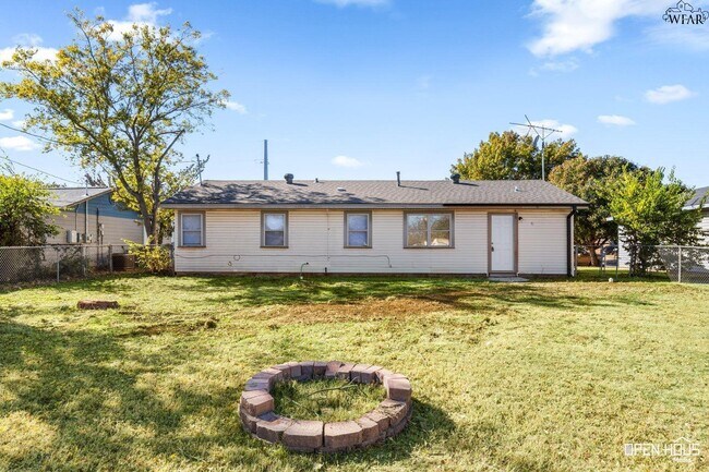 Building Photo - 4717 Bonny Dr