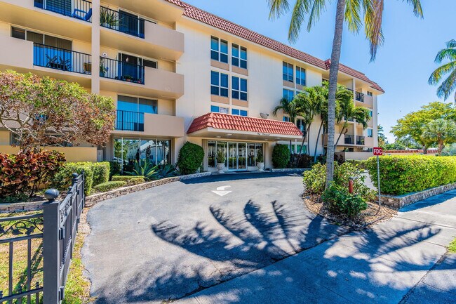 Primary Photo - 1000 Spanish River Rd