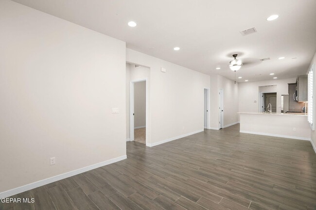 Building Photo - 14735 Pebble Hills Blvd